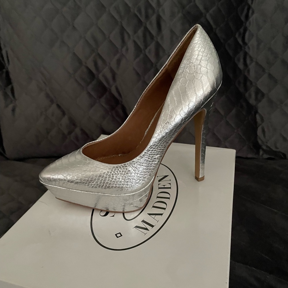 Steve Madden, 7.5 Silver Heels